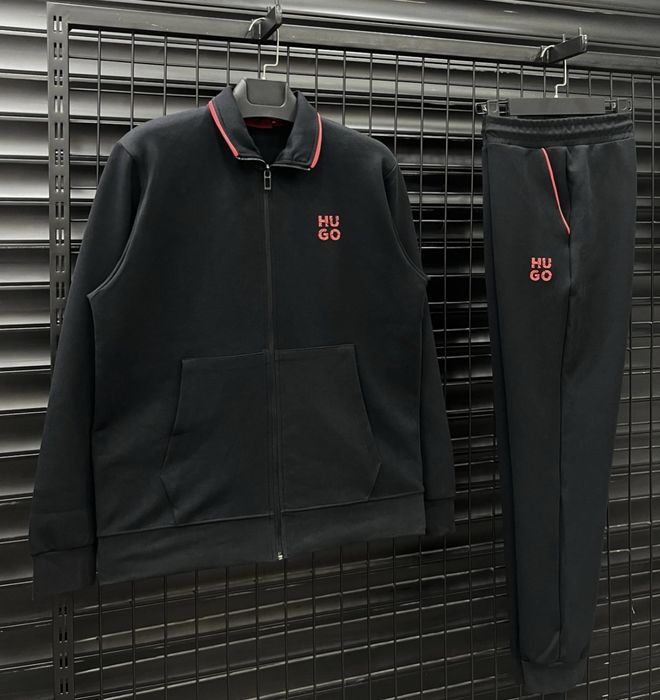 Налични модели мъжки комплекти.