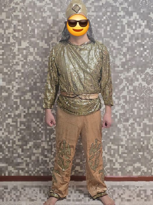 Продается костюм золотистого цвета