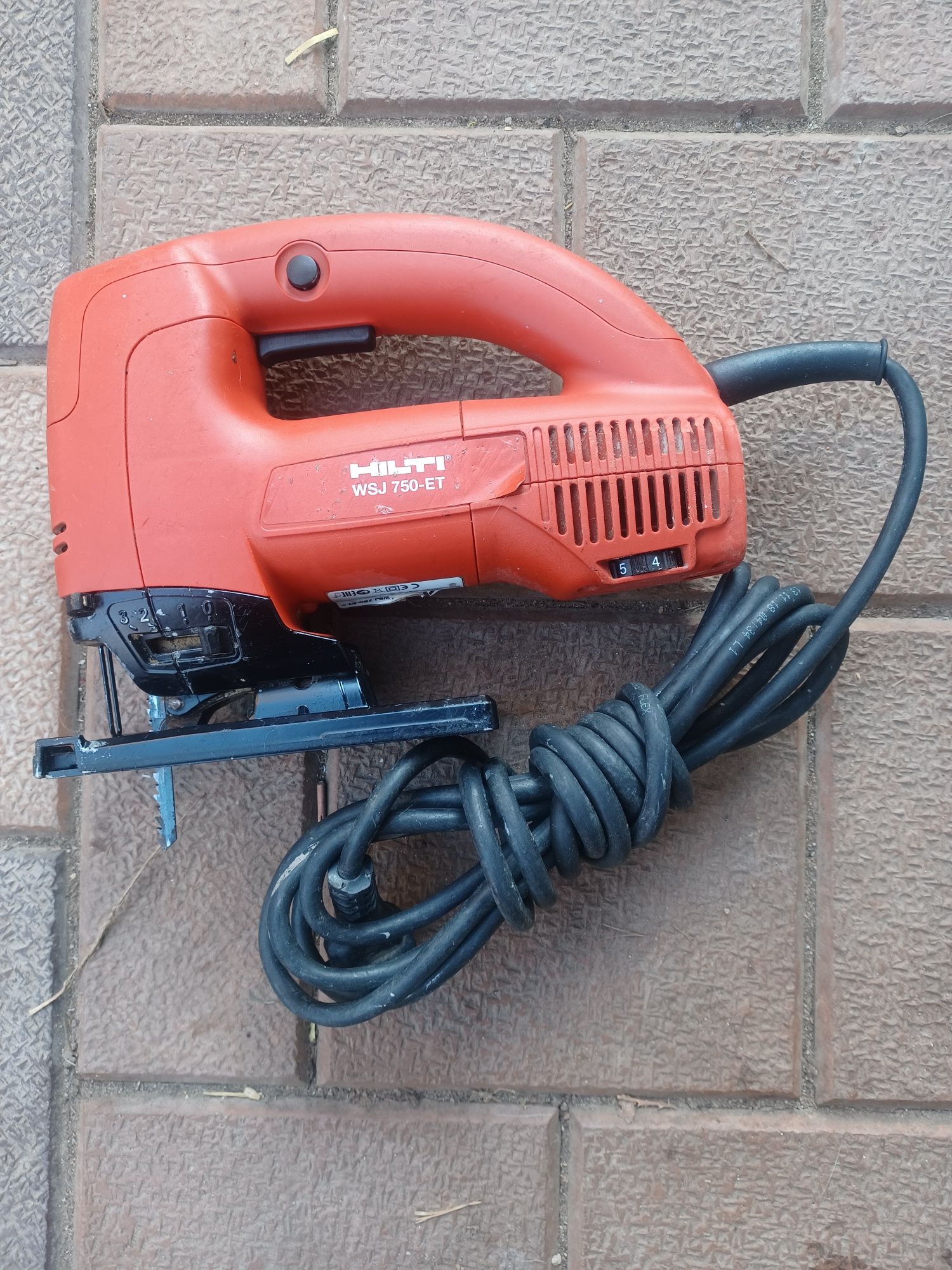 Pendular  HILTI  WSJ 750-ET super ok