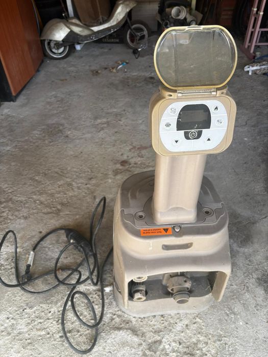 Vând jacuzzi gonflabil intex