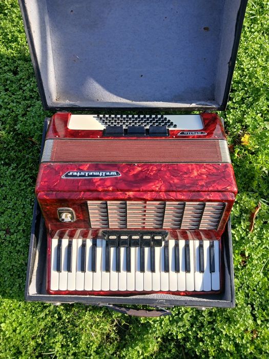 Акордеон велтмайстер Стела 60 баса