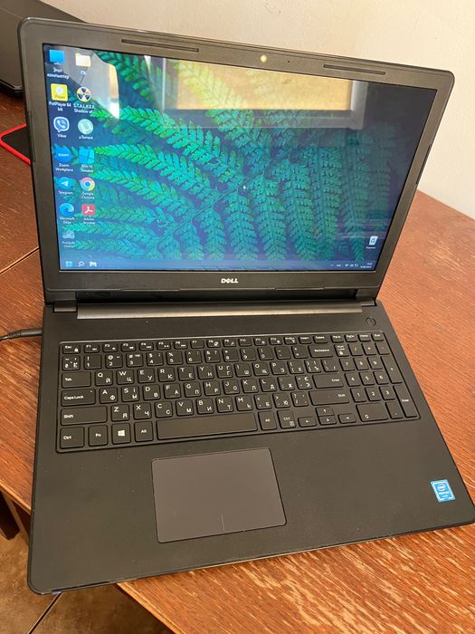 laptop Dell negru