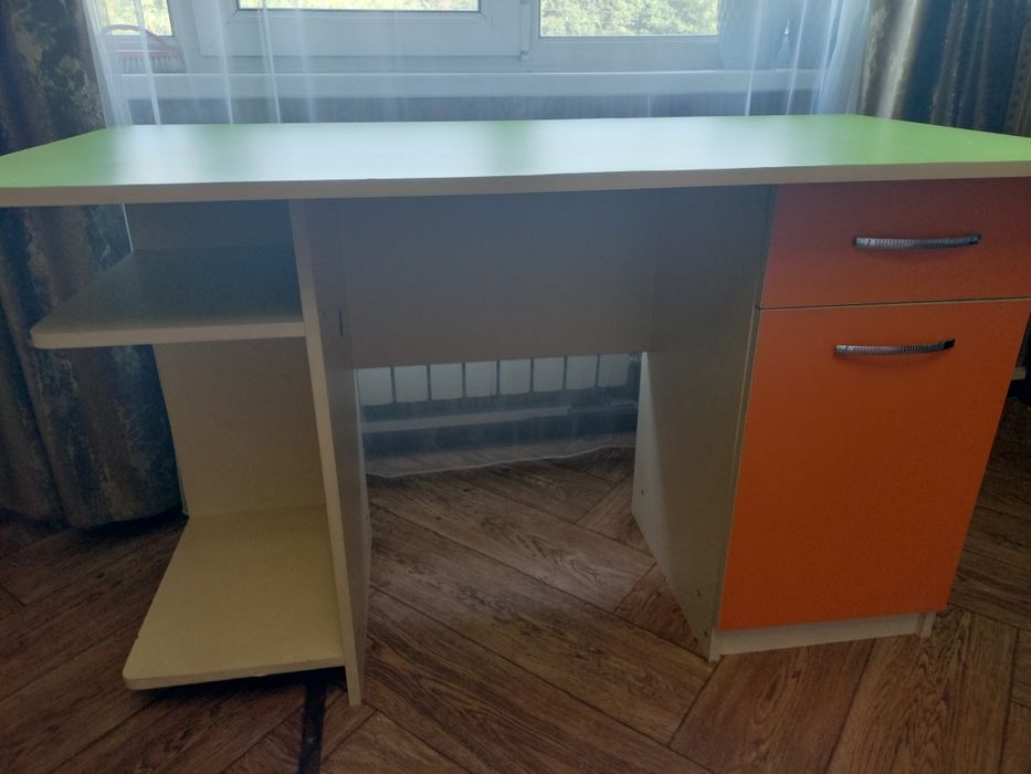 Стол компьютерный