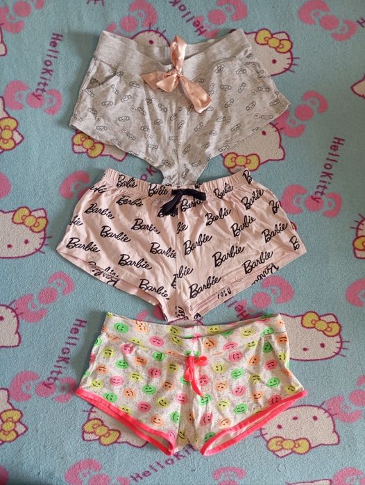 Lot pantaloni scurți