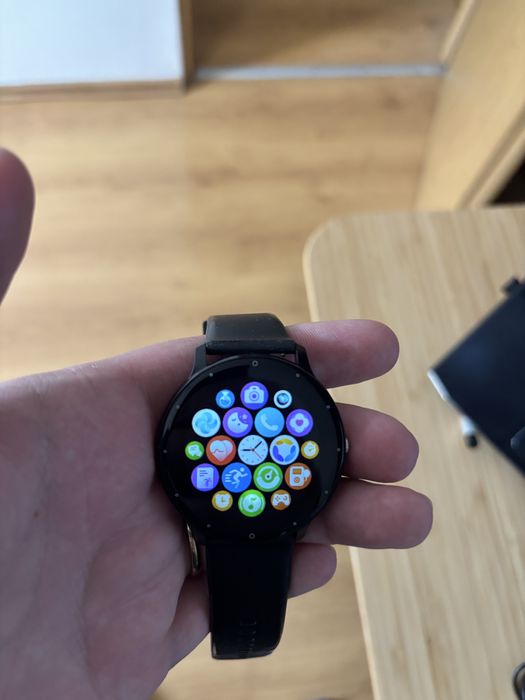 Smartwatch compatibil IOS si Android