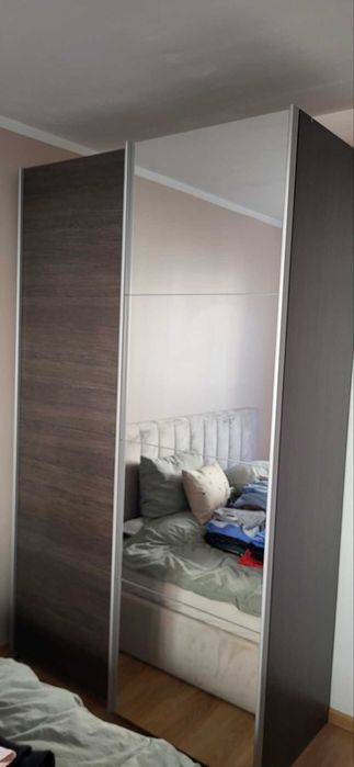 Гардероб с плъзгащи врати