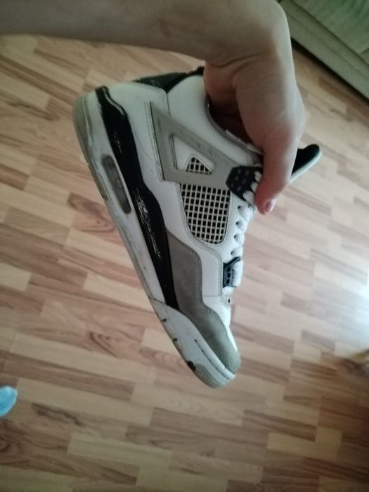 vand jordan 4 uzați
