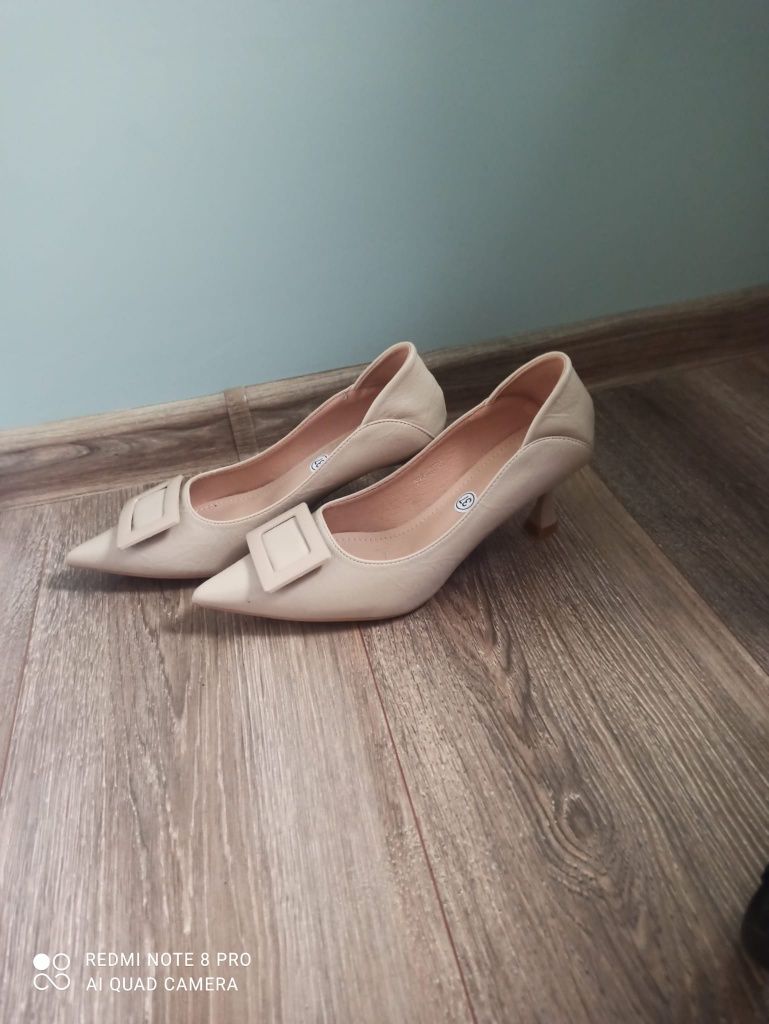 Pantofi eleganți superbi