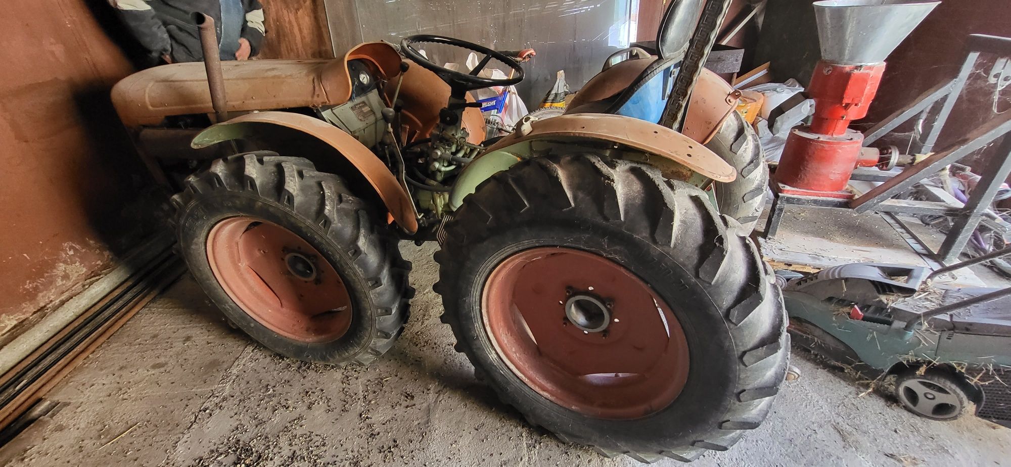 Tractor 4x4 articulat goldoni