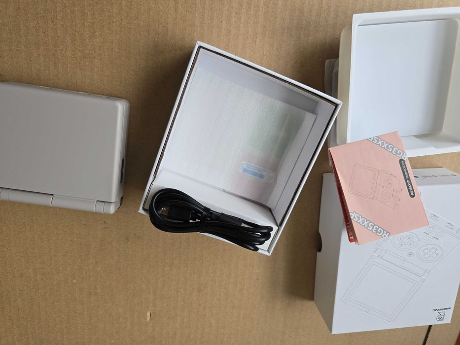 Гейминг Конзола ANBERNIC RG35XXSP (Clamshell)