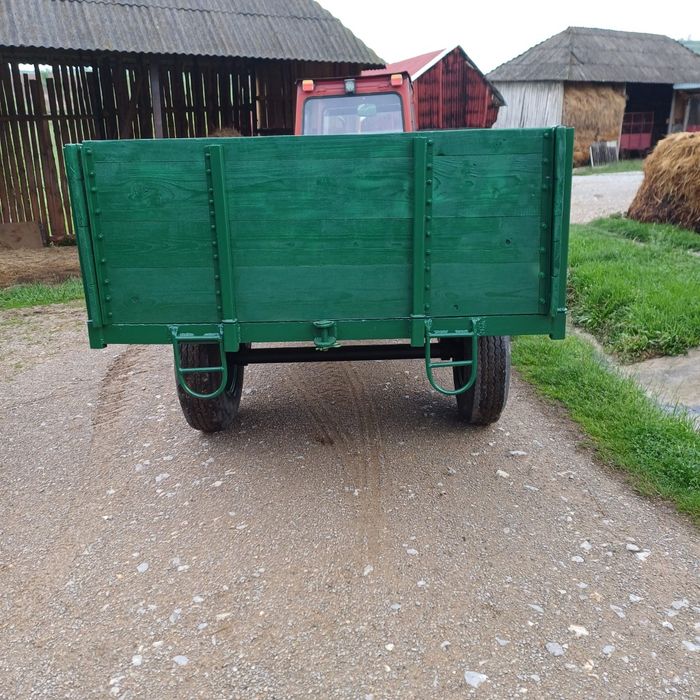 Vand remorcă tractor