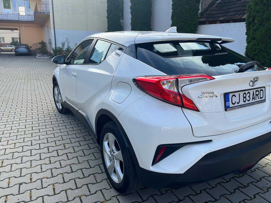 Vand Toyota CH-R anul 2019
