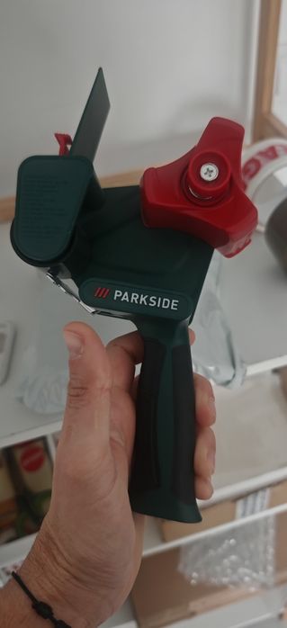 Aparat de lipit colete cu banda adeziva