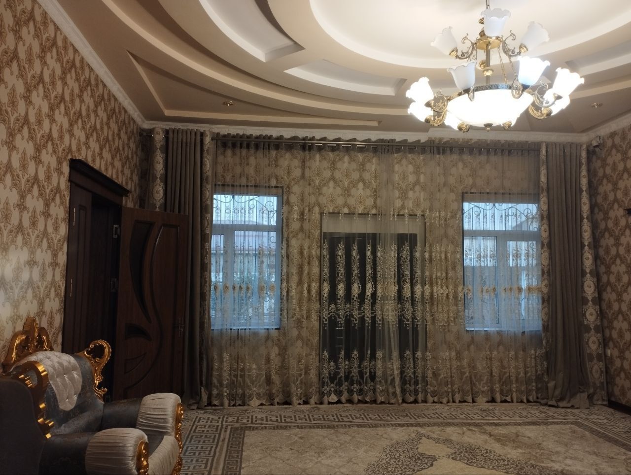 Ховли 8сути сотилади троцкийда