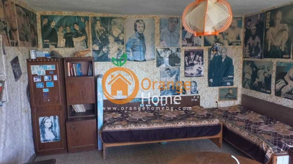 2 къщи 240 м2 с двор 860 м2, само на 10 км от Варна, с. Кичево