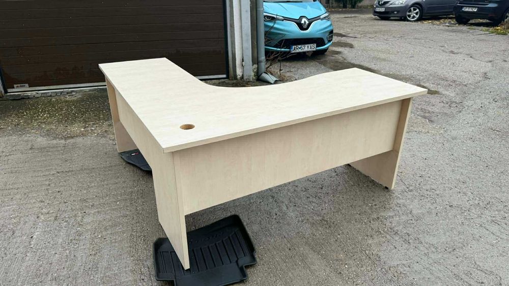 Birou in forma de ,,L"