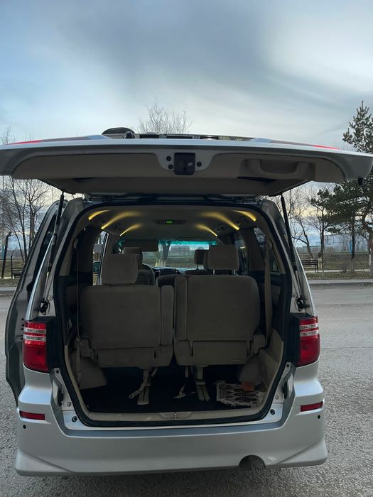 Автомашина Тойота Алфард