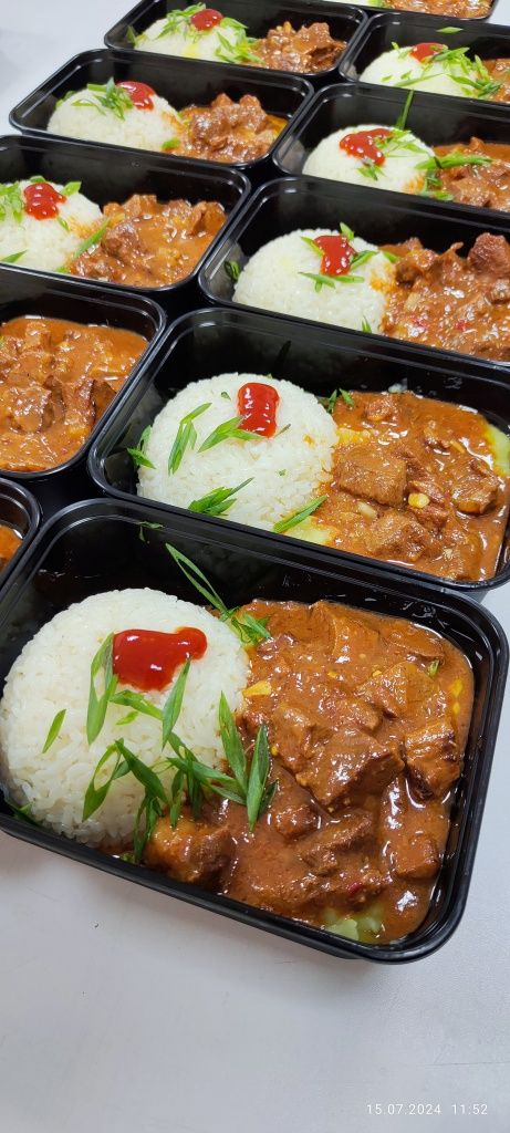 Доставка комплексных обедов BeeFood