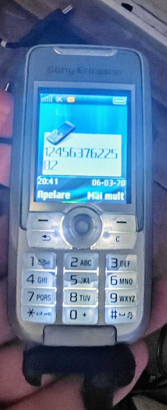 Sony Ericsson k700i cu încărcător ( decodat, română)