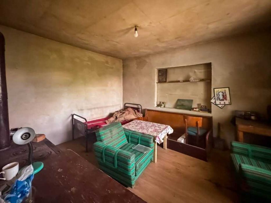 Едноетажна къща за ремонт с парцел в село Загорци, област Бургас