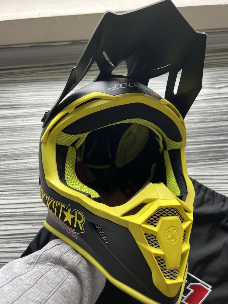 Motocross каска ROCKSTAR XL. Just1-