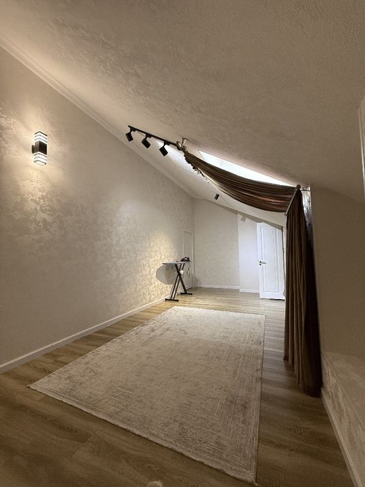 СРОЧНО!!Продается четырёхкомнатная квартира-дуплекс
Юнусобатском рай