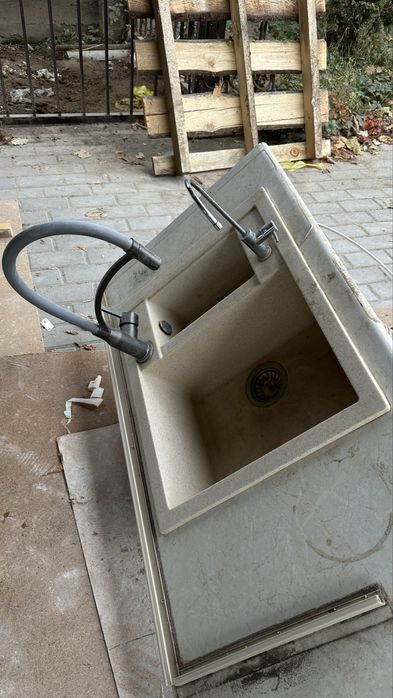 Продам раковину со смесителем