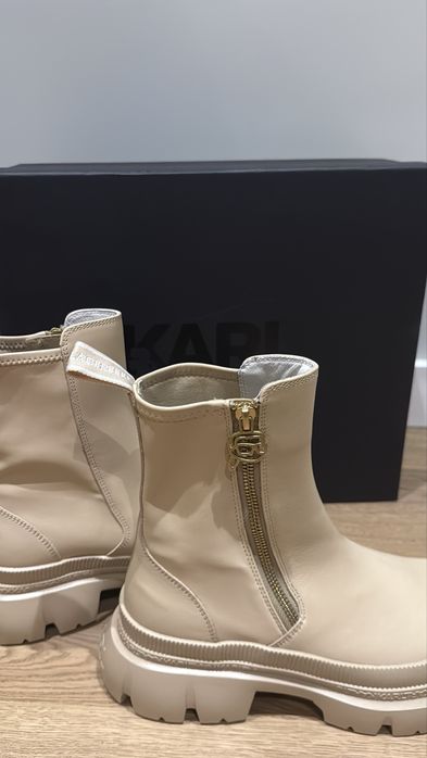 Karl Lagerfeld бежови масивни боти