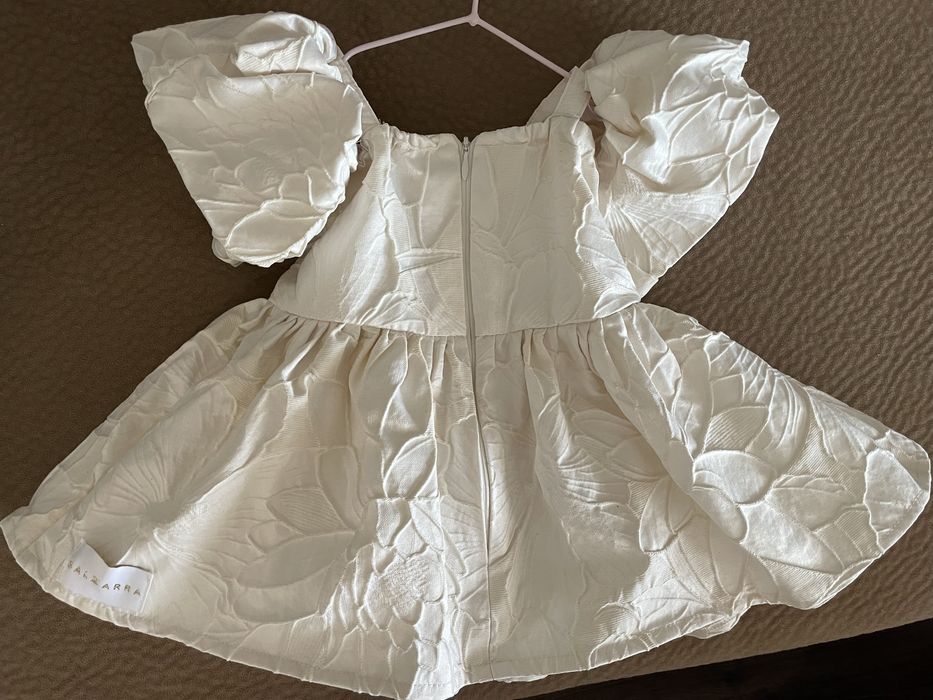 Бутикова рокля Salzarra с аксесоар за коса