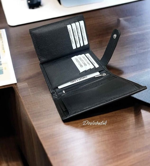 Черен портфейл с естествена кожа