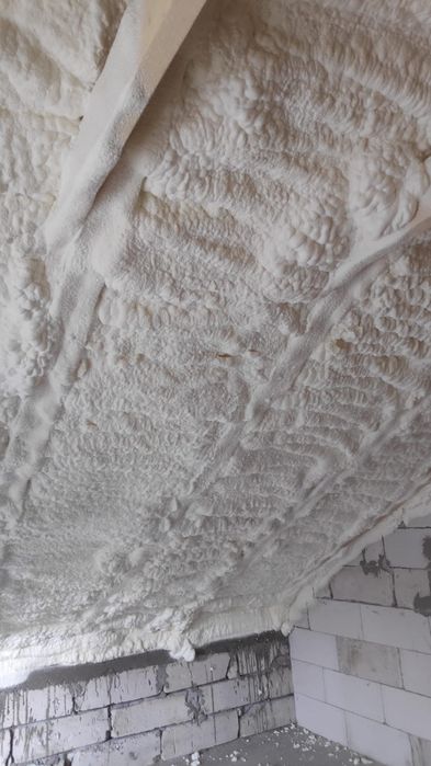 Izolatie cu spuma poliuretanica si poliurea