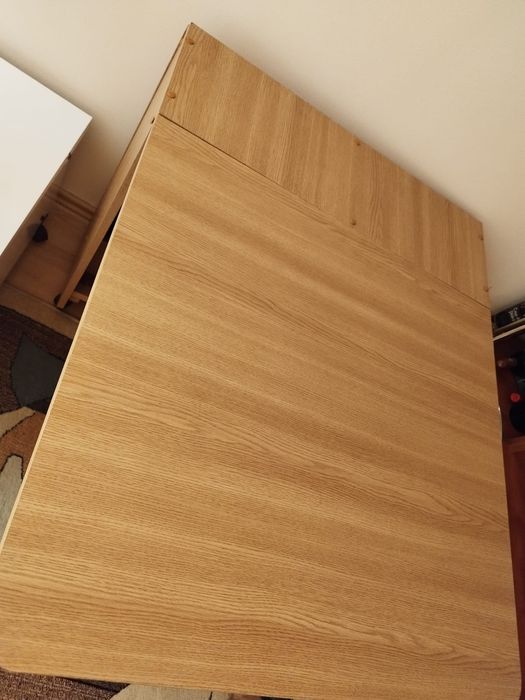 Vând masa mare din lemn