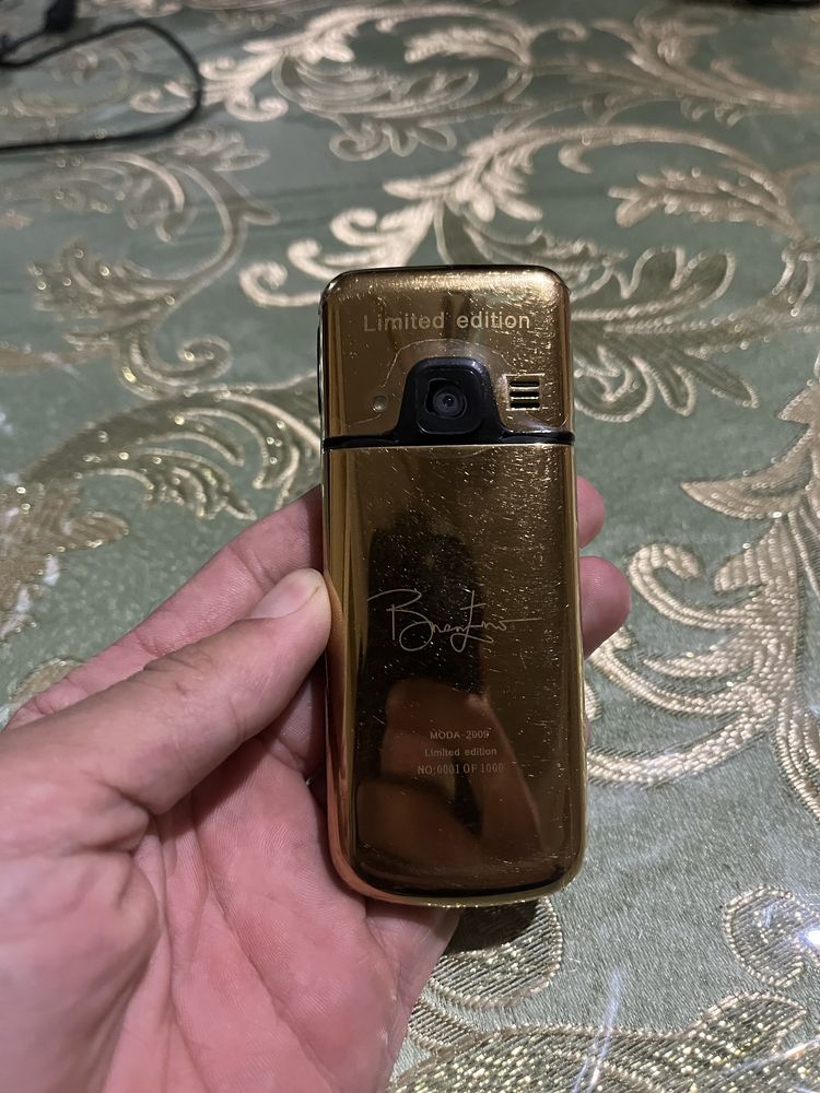 Nokia 6700 classic Gold edition