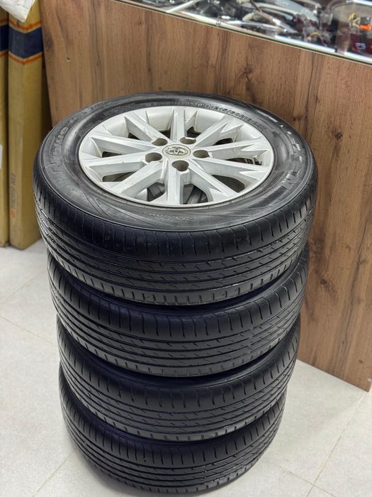 Срочно продается шины на камри 50!