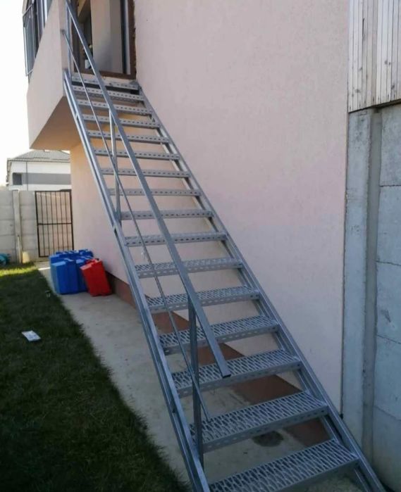 Confectionam scarii metalice zincate exterioare și pentru incendii , p