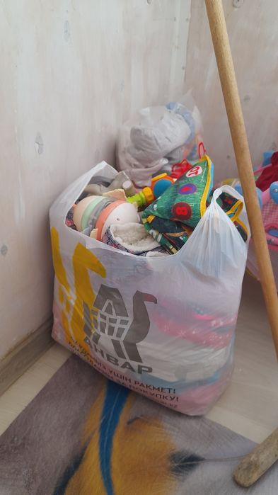 Отдам даром детские вещи на девочку