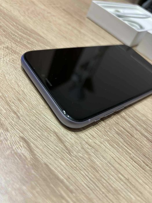 Продавам Iphone 11