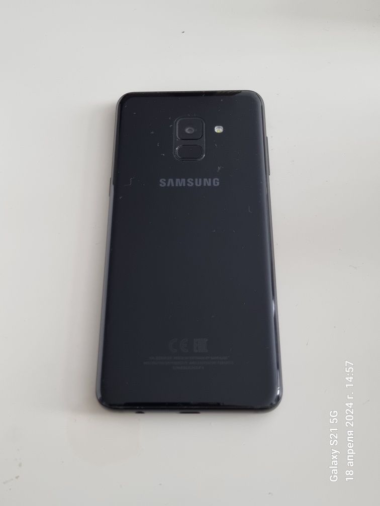Продам б/у смартфон Samsung Galaxy A8 32 ГБ черный