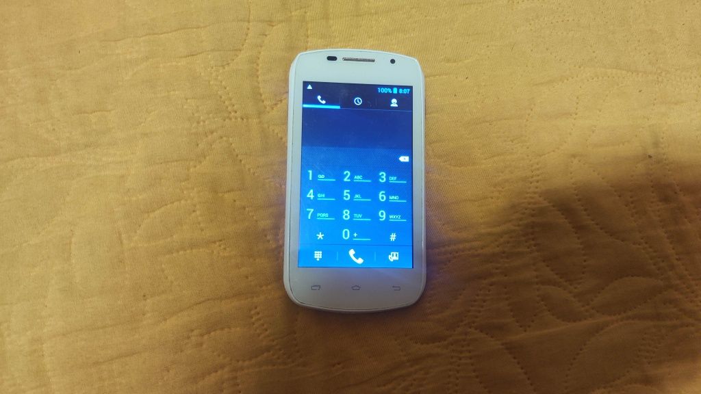 Смартфон Utok 401D