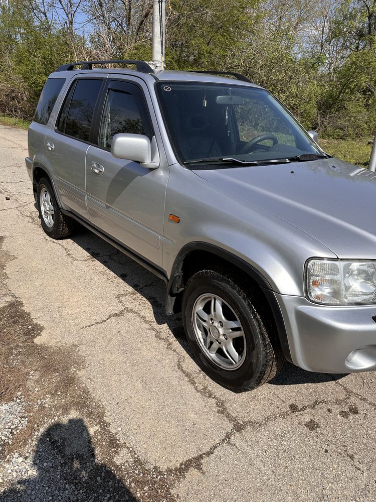 Продавам хонда CRV-1