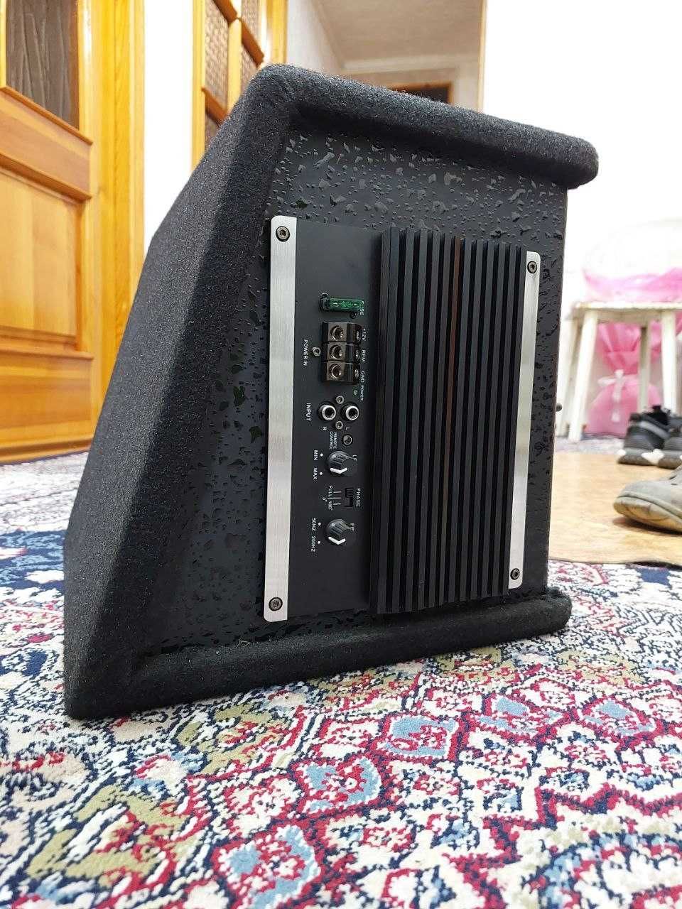 Сабвуфер JBL со встроенным усилителем