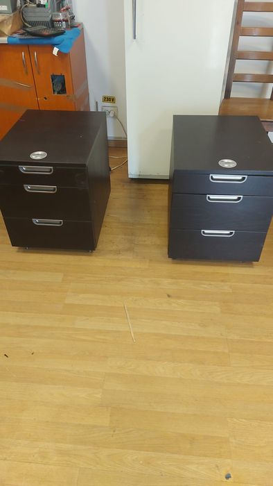 Set 2 comode cu sertare si cifru