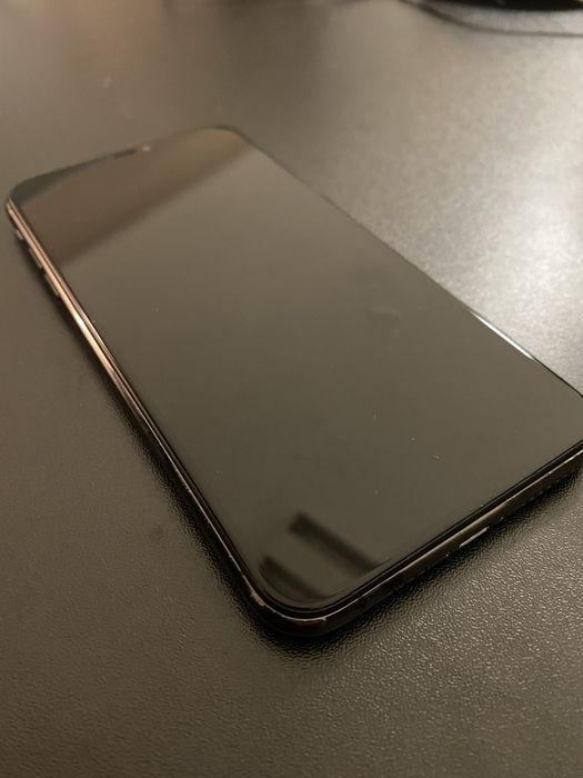 iPhone 11 Pro Max 256GB пукнатини само на задното стъкло