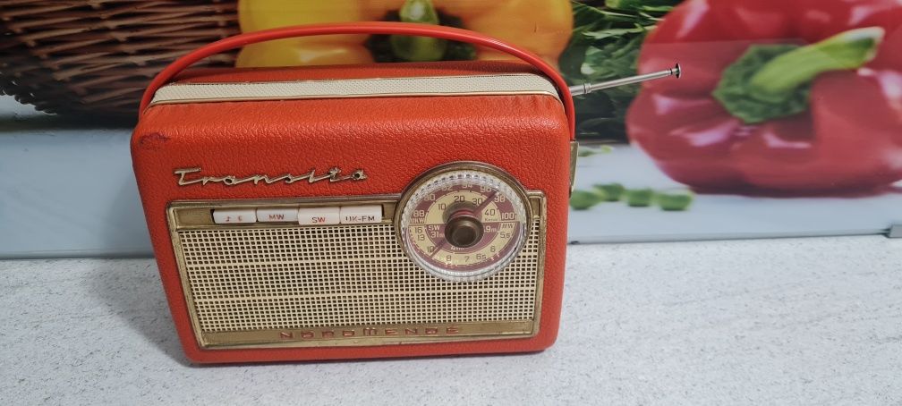 Aparat radio vechi Normende Trasita 1959.