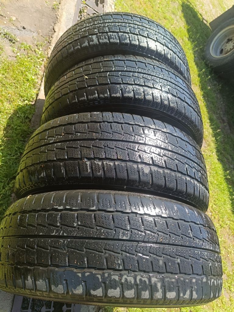 Шины 215/60/16C хорошие Hankook