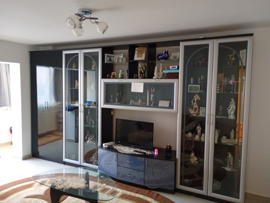 Vând apartament complet renovat