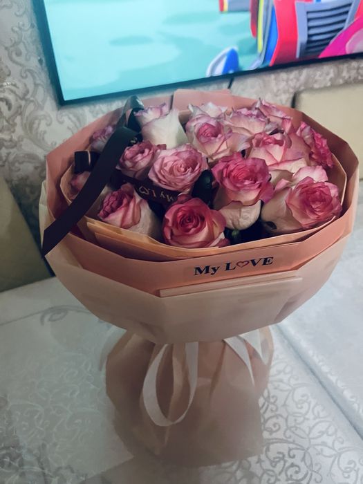 Цветы двухцветные розы