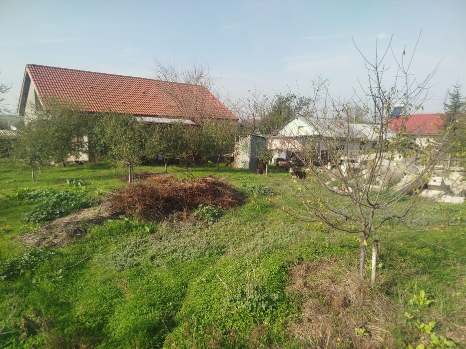 Vând teren intravilan