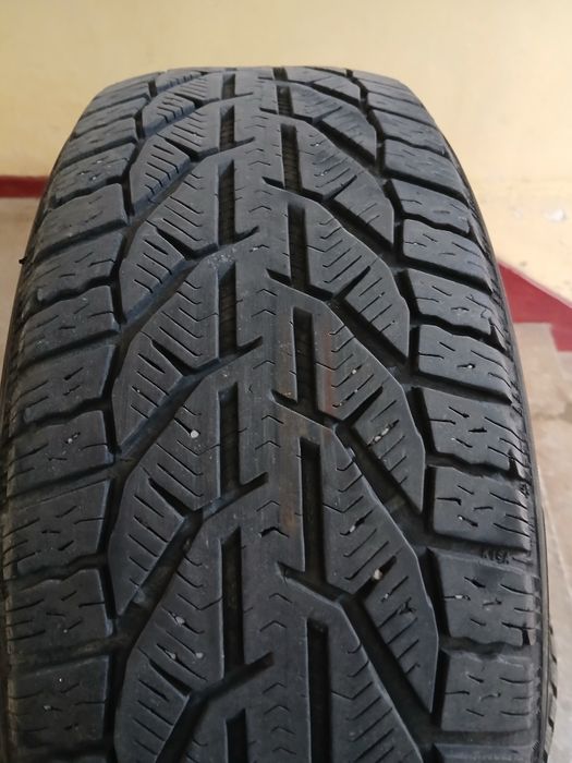 Vând anvelope 215 55 R17 M+S