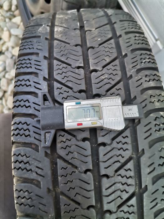 Jante tabla 5x114,3 Vivaro Trafic 2014 sus + anvelope iarna 205/65r16C